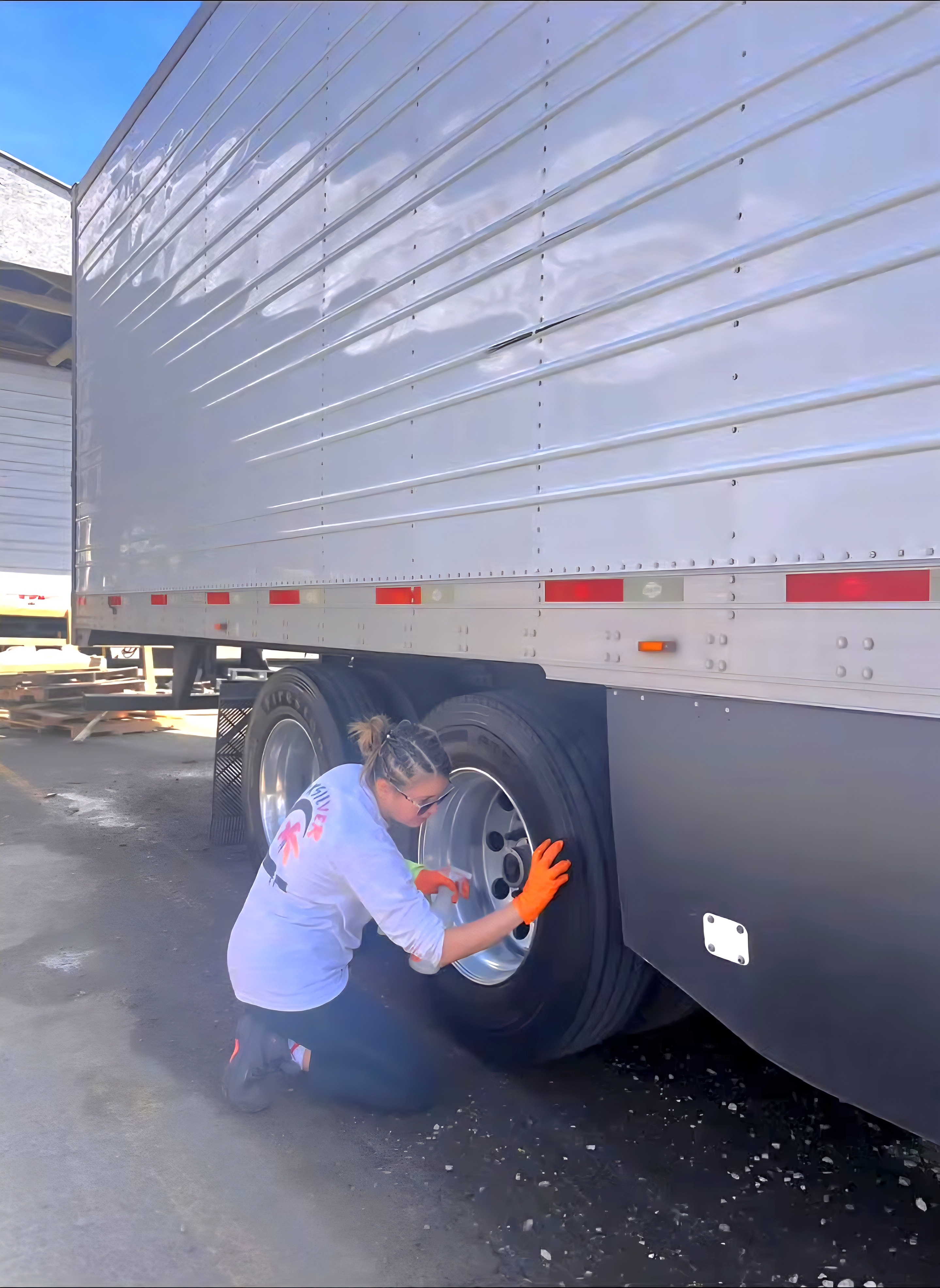 Semi-Trailer — Wheel Detail
